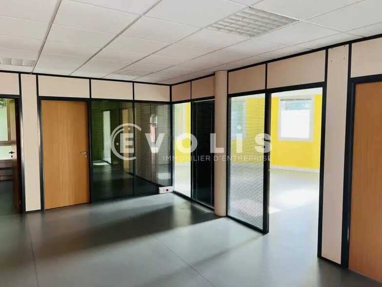 Bureau dans Magny-le-Hongre à louer - Photo intérieure – Image 2 sur 8