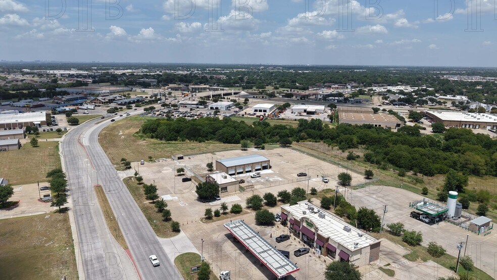 1720 S Town East Blvd, Mesquite, TX à louer - Photo de l’immeuble – Image 3 sur 11