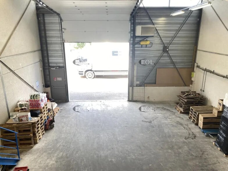 Local d’activités dans Brignais à louer - Photo de l’immeuble – Image 2 sur 11