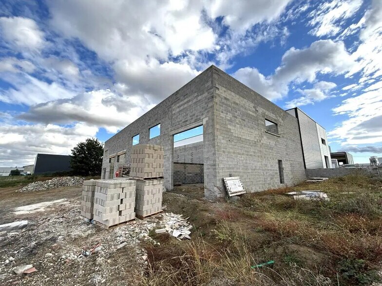 Local d'activités dans Garidech à vendre - Photo de l’immeuble – Image 1 sur 11