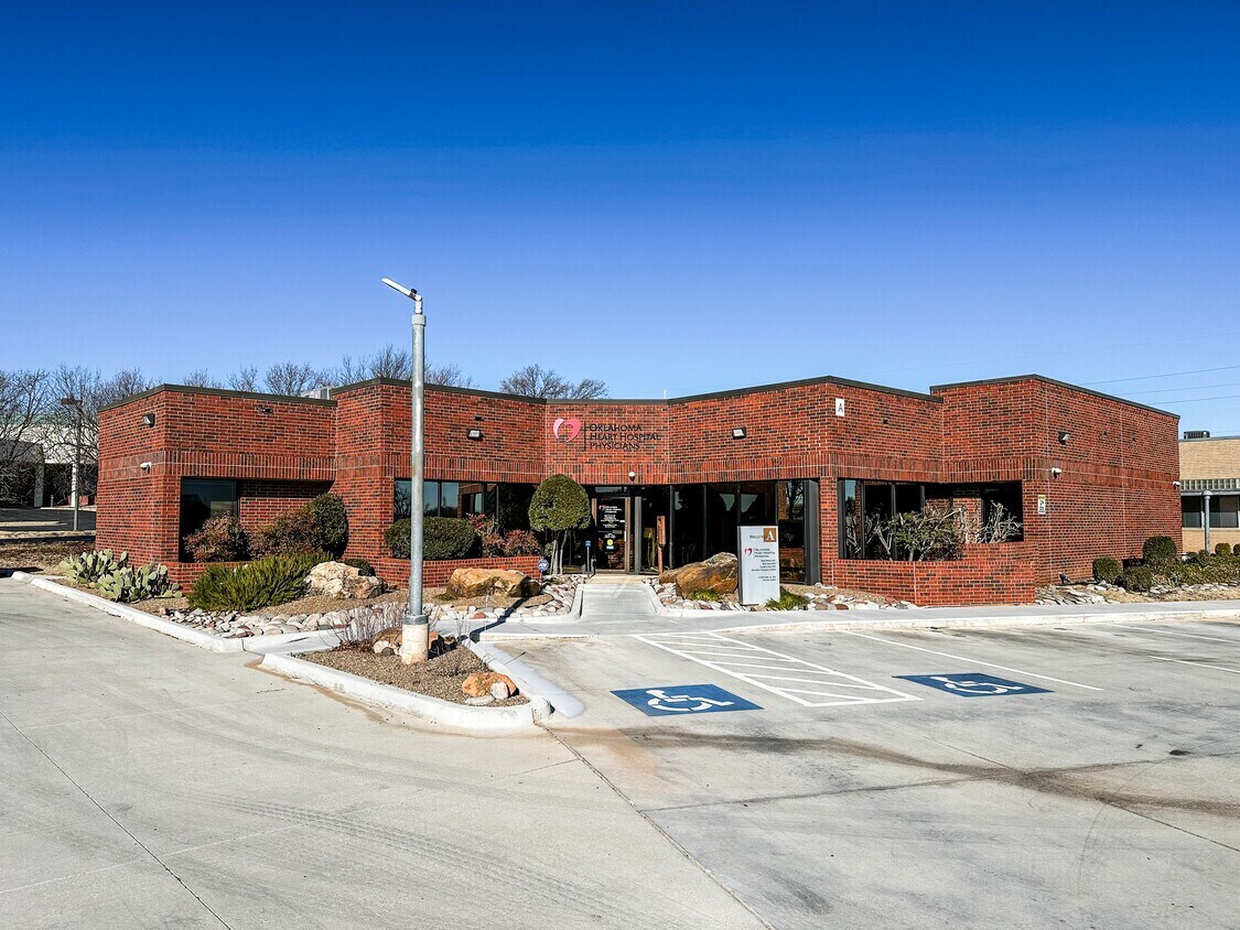 4202 SW Lee Blvd, Lawton, OK à vendre Photo principale– Image 1 sur 5
