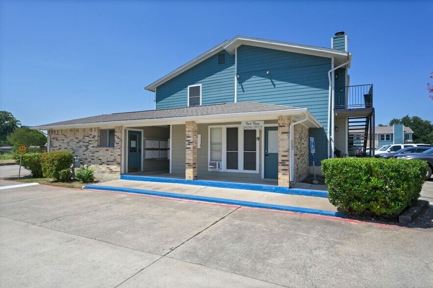 829 Park Plz, Austin, TX à vendre - Photo de l’immeuble – Image 3 sur 23