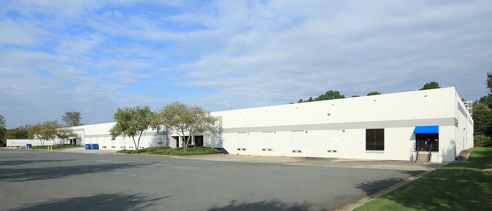 2700 N Hutchison-McDonald, Charlotte, NC à louer - Photo de l’immeuble – Image 2 sur 13