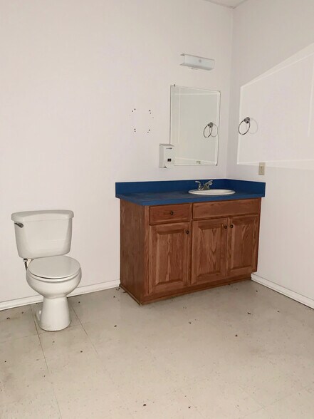 1803 S Washington Ave, Elk City, OK à vendre - Photo de l’immeuble – Image 3 sur 21