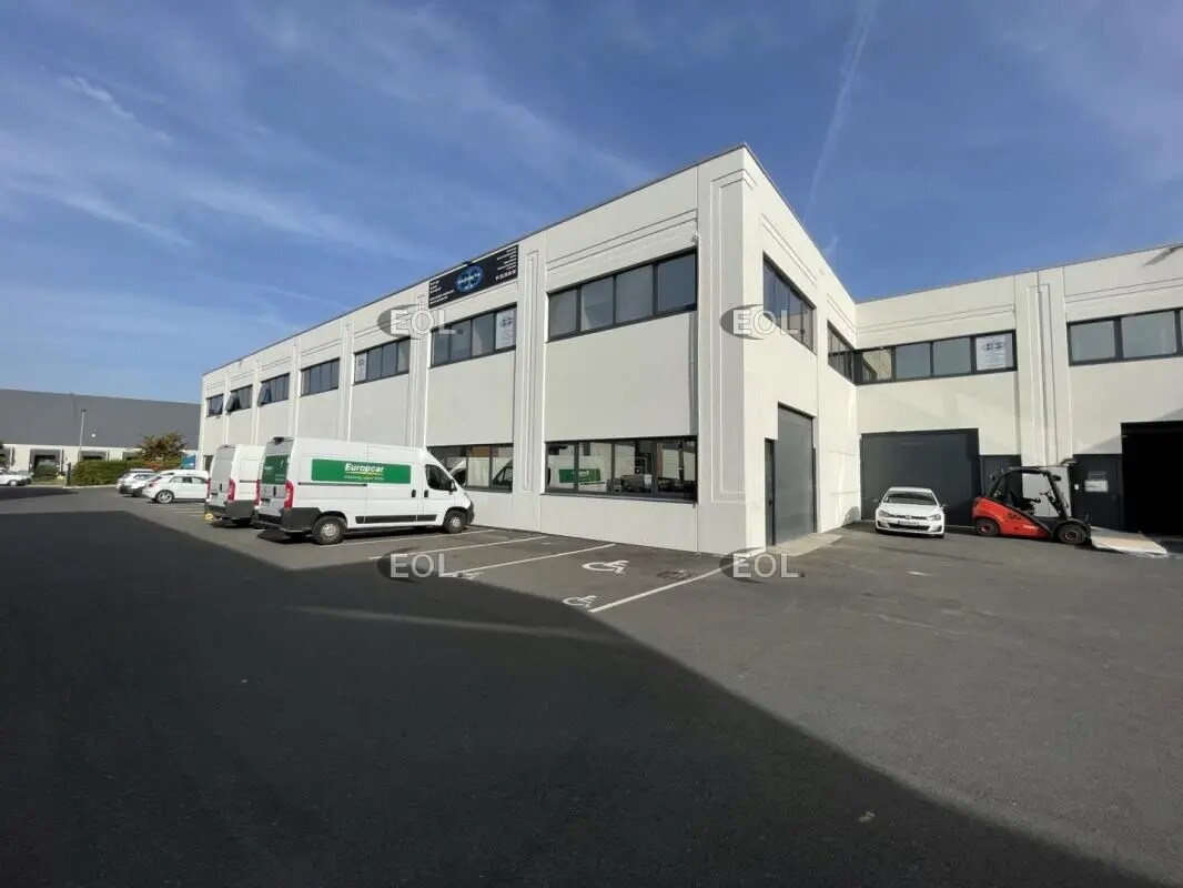 Local d’activités dans Villeneuve-la-Garenne à louer Photo de l’immeuble– Image 1 sur 5