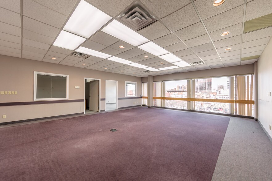 605-633 Ouellette Ave, Windsor, ON à louer - Autre – Image 2 sur 13