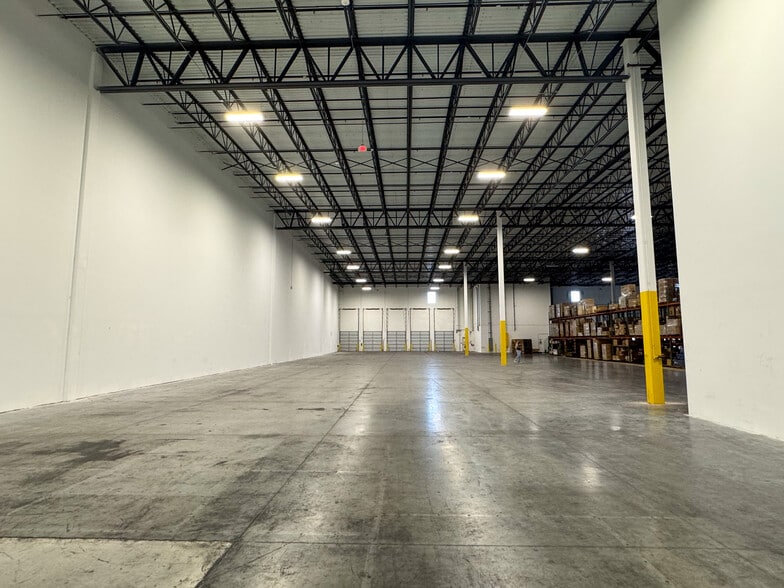 8503 NW 80th St, Medley, FL à louer - Photo intérieure – Image 2 sur 10