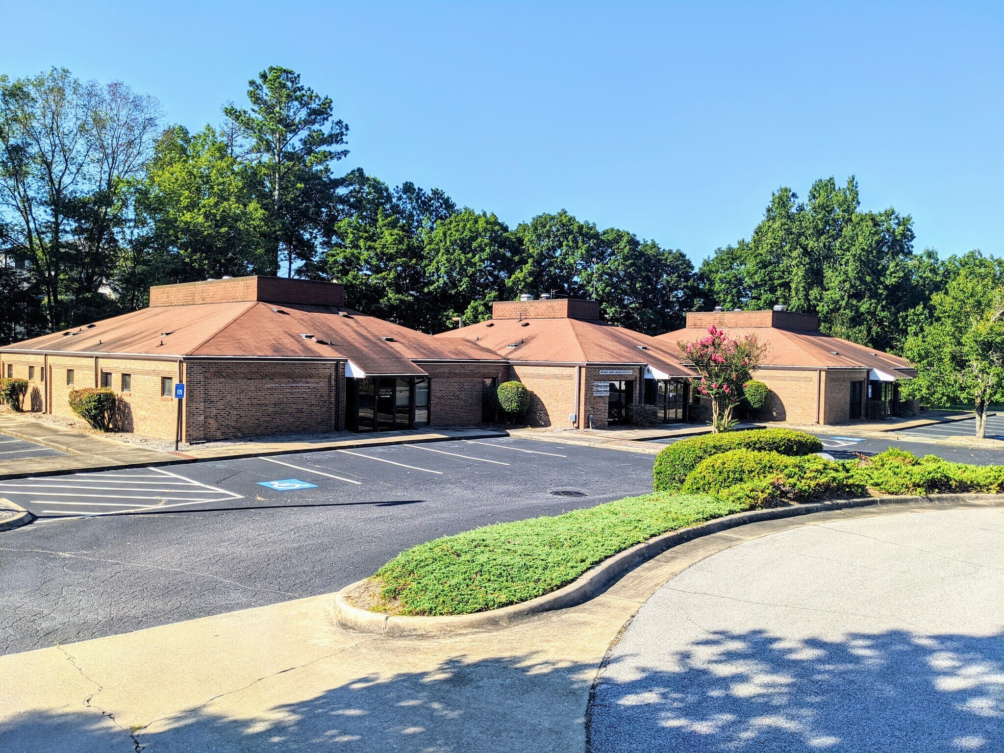 660 Lanier Park Dr, Gainesville, GA à vendre Photo principale– Image 1 sur 18
