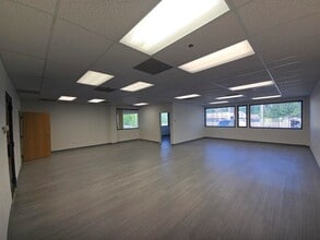 11 Vanderbilt Ave, Norwood, MA à louer Photo intérieure– Image 2 sur 5