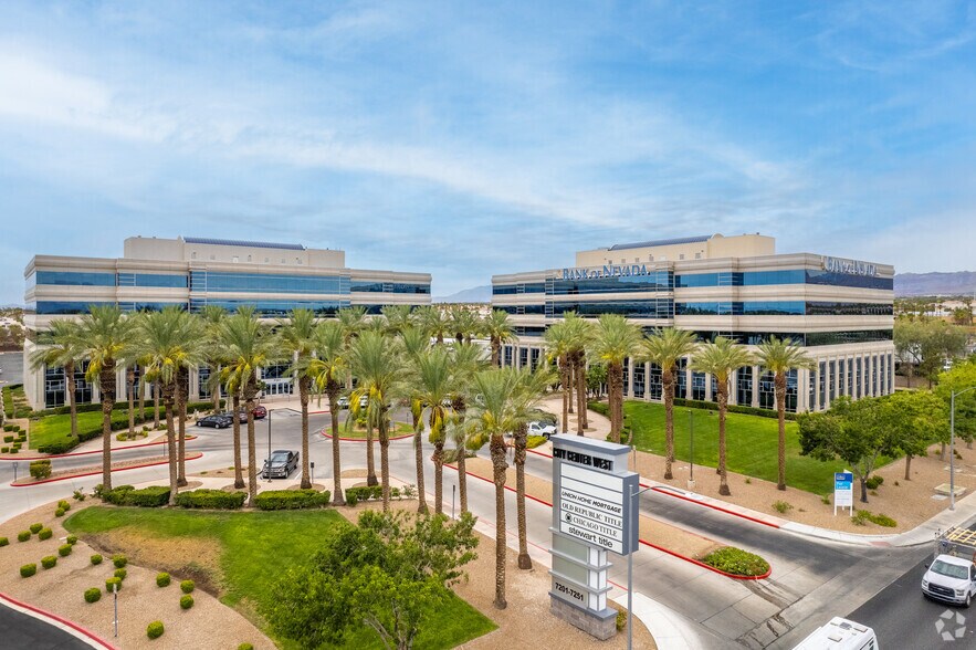 7201 W Lake Mead Blvd, Las Vegas, NV à vendre - Photo de l’immeuble – Image 2 sur 5