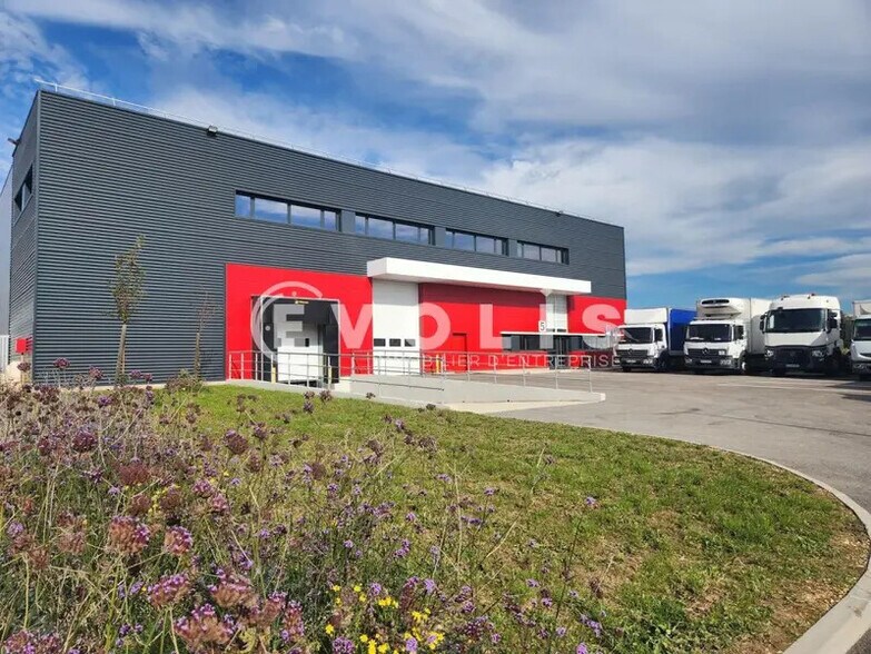 Industriel/Logistique dans Heyrieux à louer - Photo de l’immeuble – Image 1 sur 28