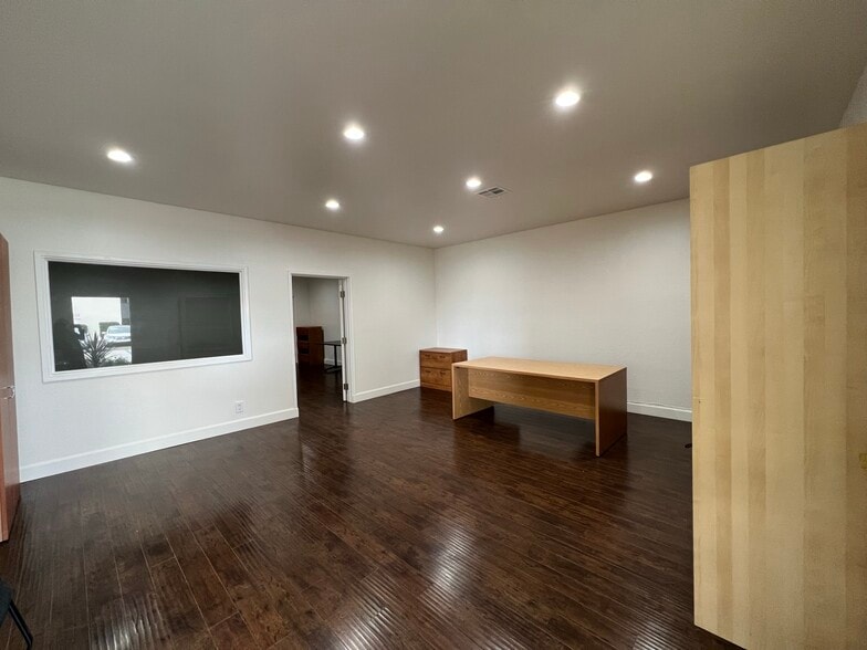 17712 Gothard St, Huntington Beach, CA à louer - Photo intérieure – Image 3 sur 7