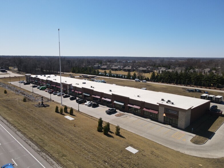 5548 NW 2nd St, Des Moines, IA à louer - Photo de l’immeuble – Image 2 sur 7