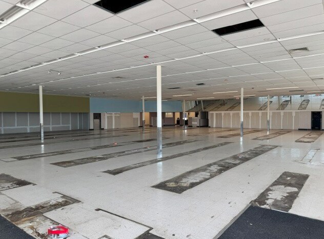 841 Bloomington Rd, Champaign, IL à louer - Photo de l’immeuble – Image 2 sur 7