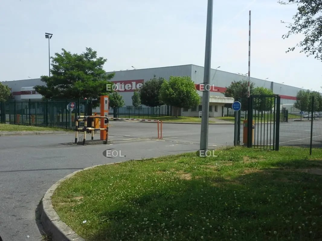 Industriel/Logistique dans Lagny-le-Sec à louer Photo de l’immeuble– Image 1 sur 5