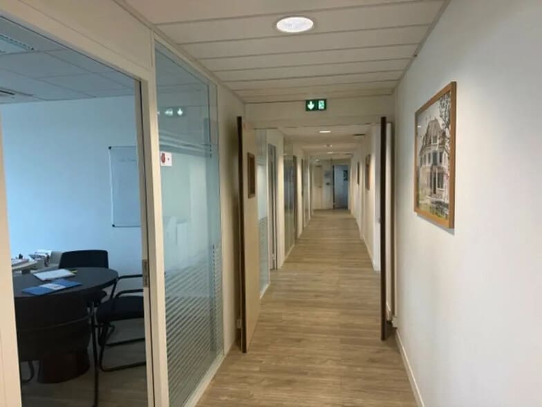 Bureau dans Beauvais à louer - Photo de l’immeuble – Image 3 sur 21