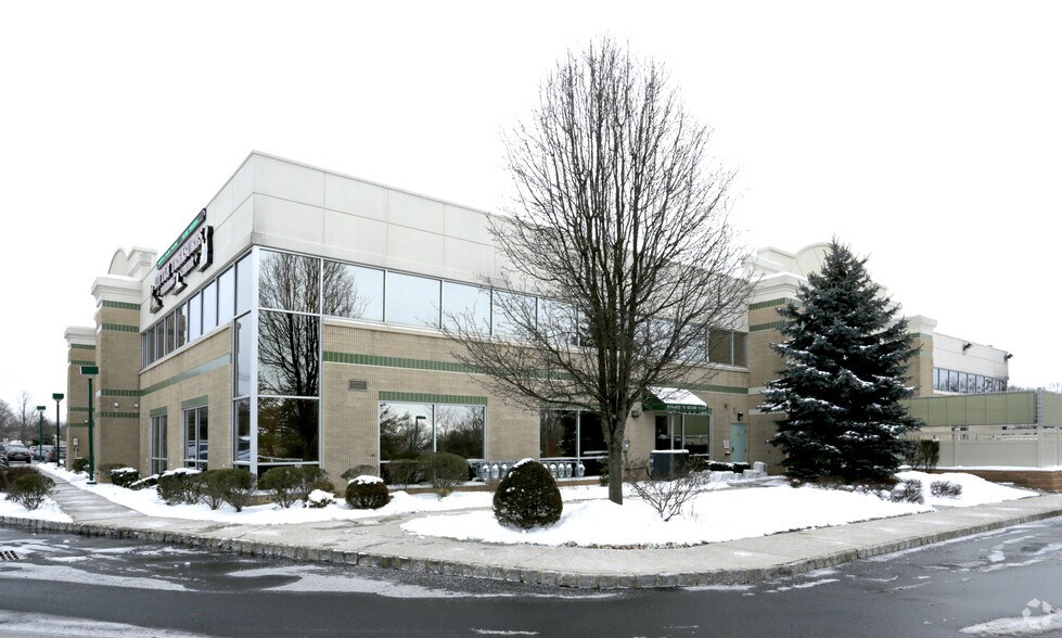 2177 Oak Tree Rd, Edison, NJ à louer - Photo de l’immeuble – Image 3 sur 3