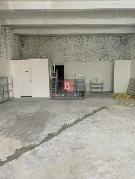 Local commercial dans Salon-de-Provence à louer - Photo de l’immeuble – Image 2 sur 3