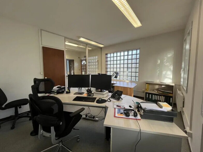 Bureau dans Aubagne à louer - Photo de l’immeuble – Image 2 sur 6
