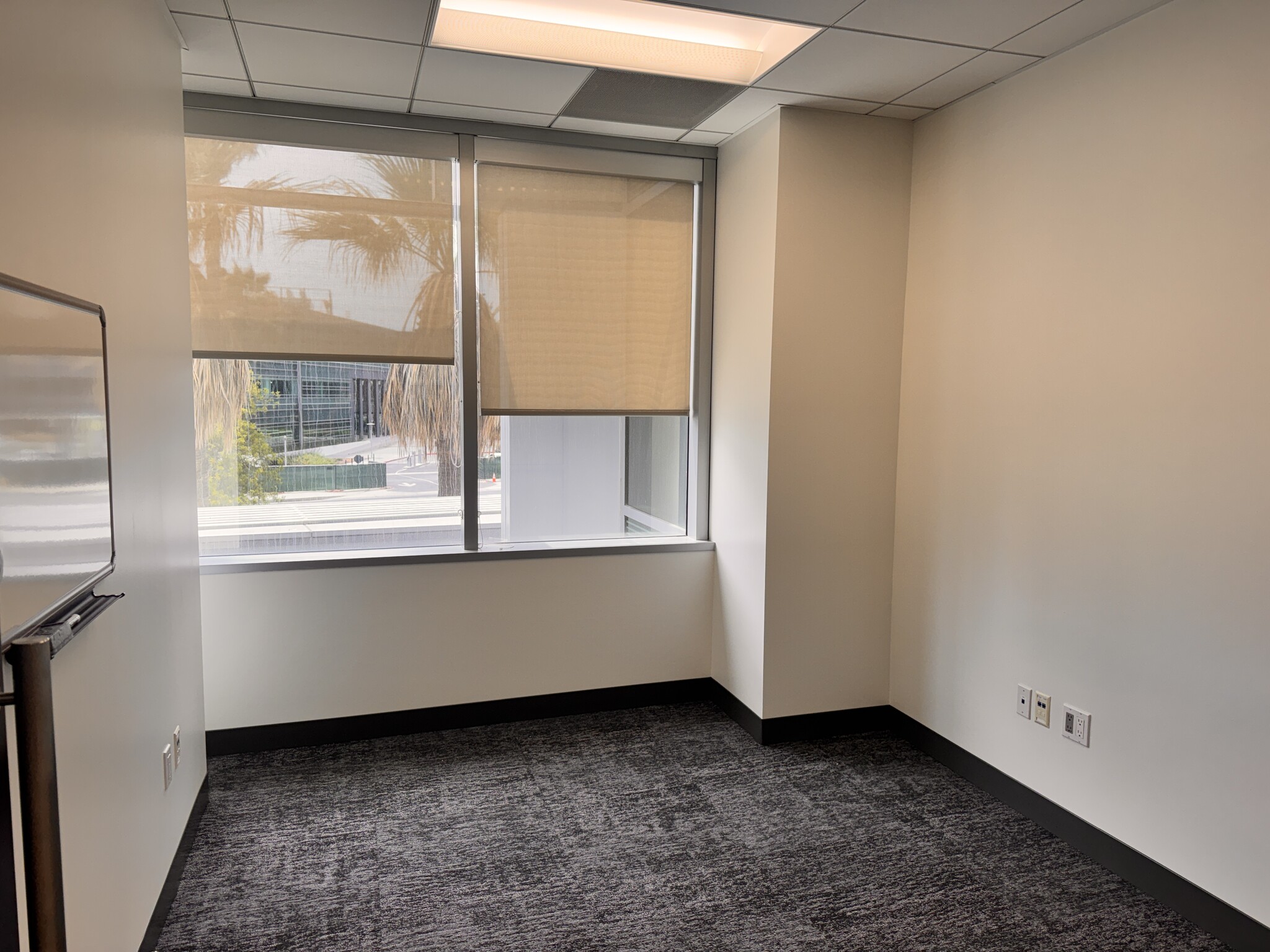 2151 E Grand Ave, El Segundo, CA à louer Photo intérieure– Image 1 sur 21