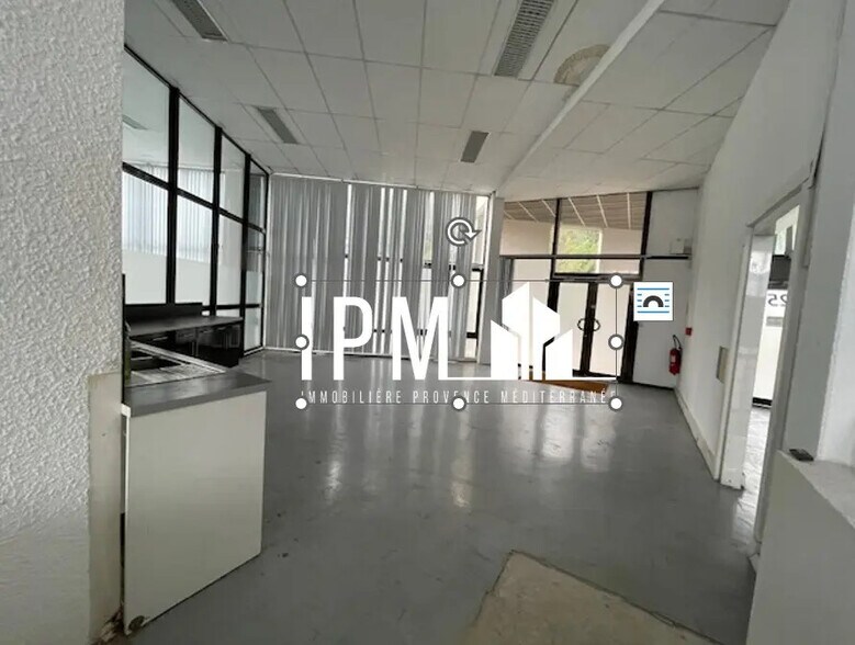 Local d’activités dans Gémenos à louer - Photo de l’immeuble – Image 2 sur 10