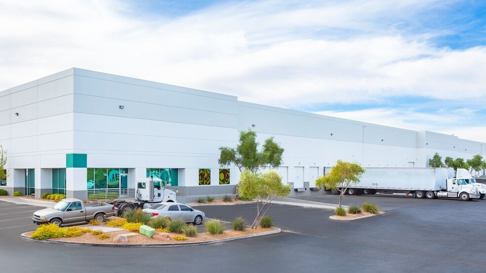 6290 S Pecos Rd, Las Vegas, NV à louer - Photo de l’immeuble – Image 3 sur 21