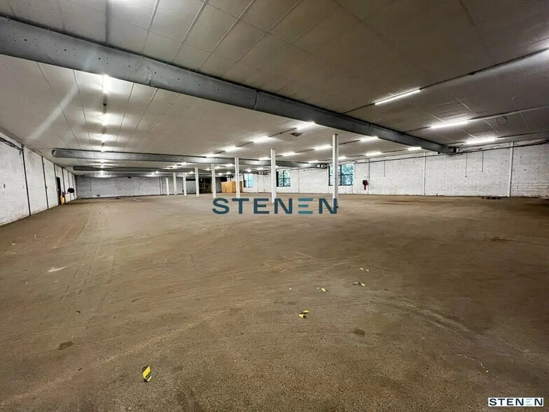 Local d’activités dans L'Isle-sur-la-Sorgue à louer - Photo intérieure – Image 3 sur 7