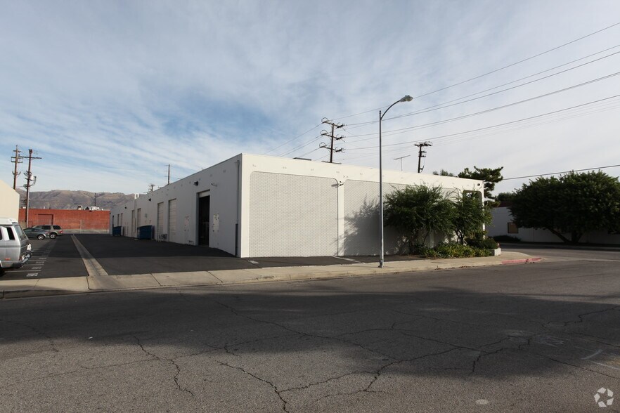 9401-9427 Lurline Ave, Chatsworth, CA à louer - Photo de l’immeuble – Image 3 sur 6