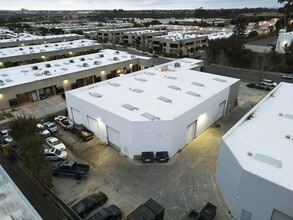 8015 Silverton Ave, San Diego, CA à louer Photo de l’immeuble– Image 2 sur 3