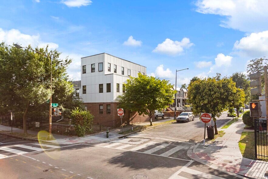 438 19th St NE, Washington, DC à vendre - Photo de l’immeuble – Image 2 sur 3
