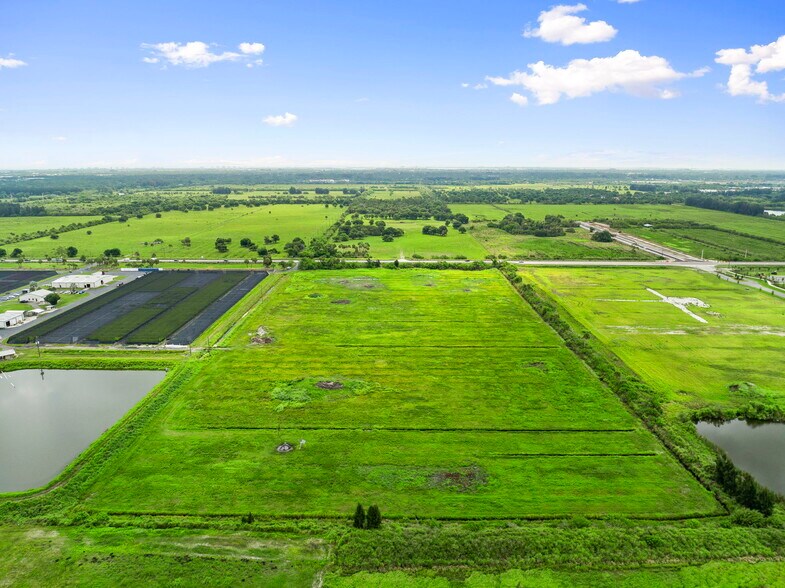 1539 N Kings Hwy, Fort Pierce, FL à vendre - Photo de l’immeuble – Image 3 sur 26