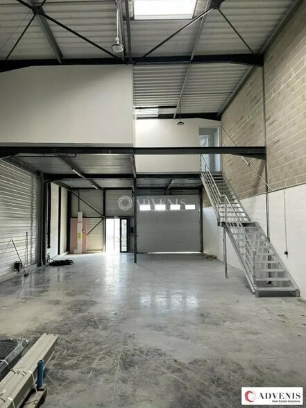 Local d’activités dans Pompignac à louer - Photo de l’immeuble – Image 2 sur 6