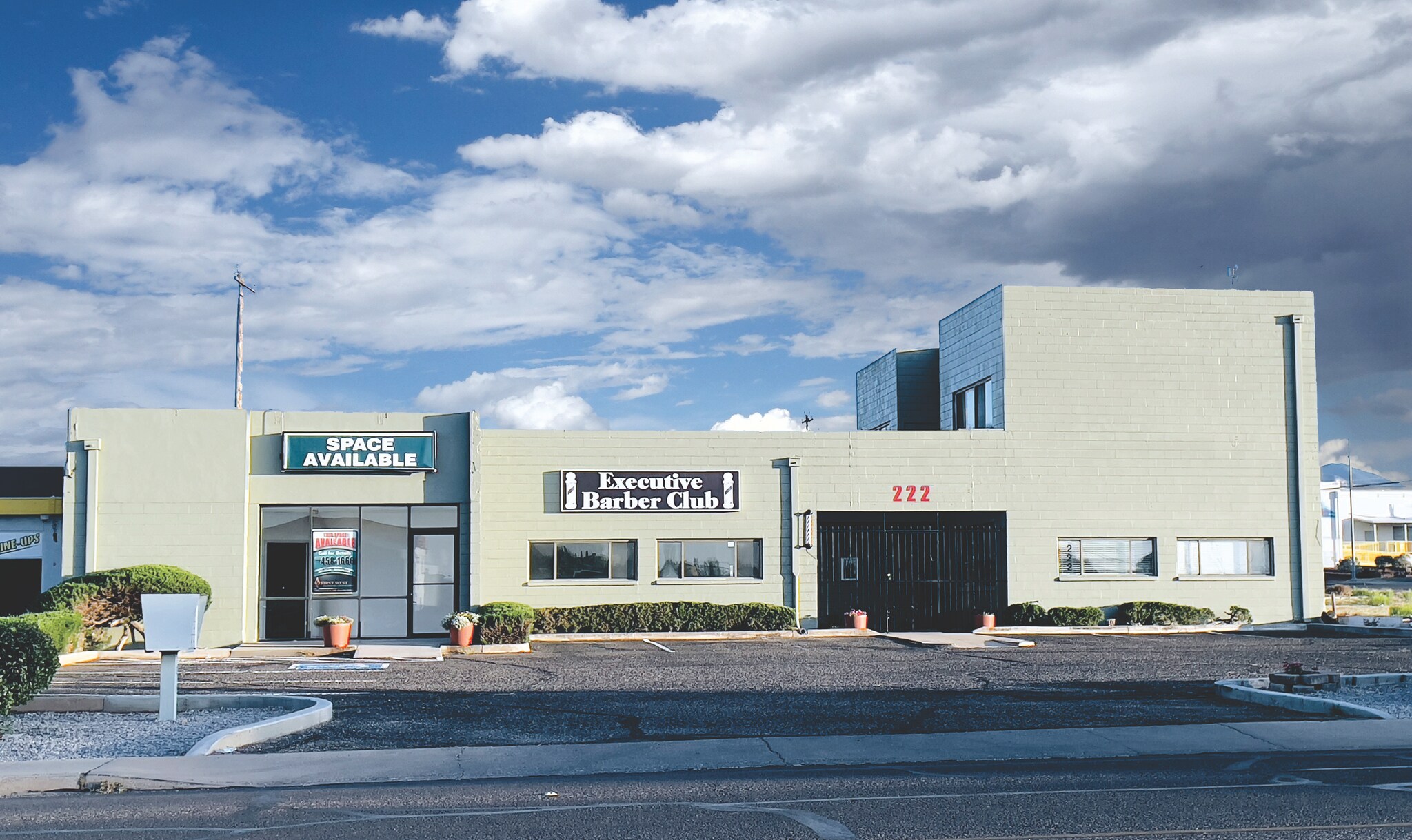 222 E Fry Blvd, Sierra Vista, AZ à louer Photo principale– Image 1 sur 2