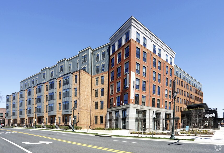 255 N Washington St, Rockville, MD à louer - Photo de l’immeuble – Image 2 sur 99