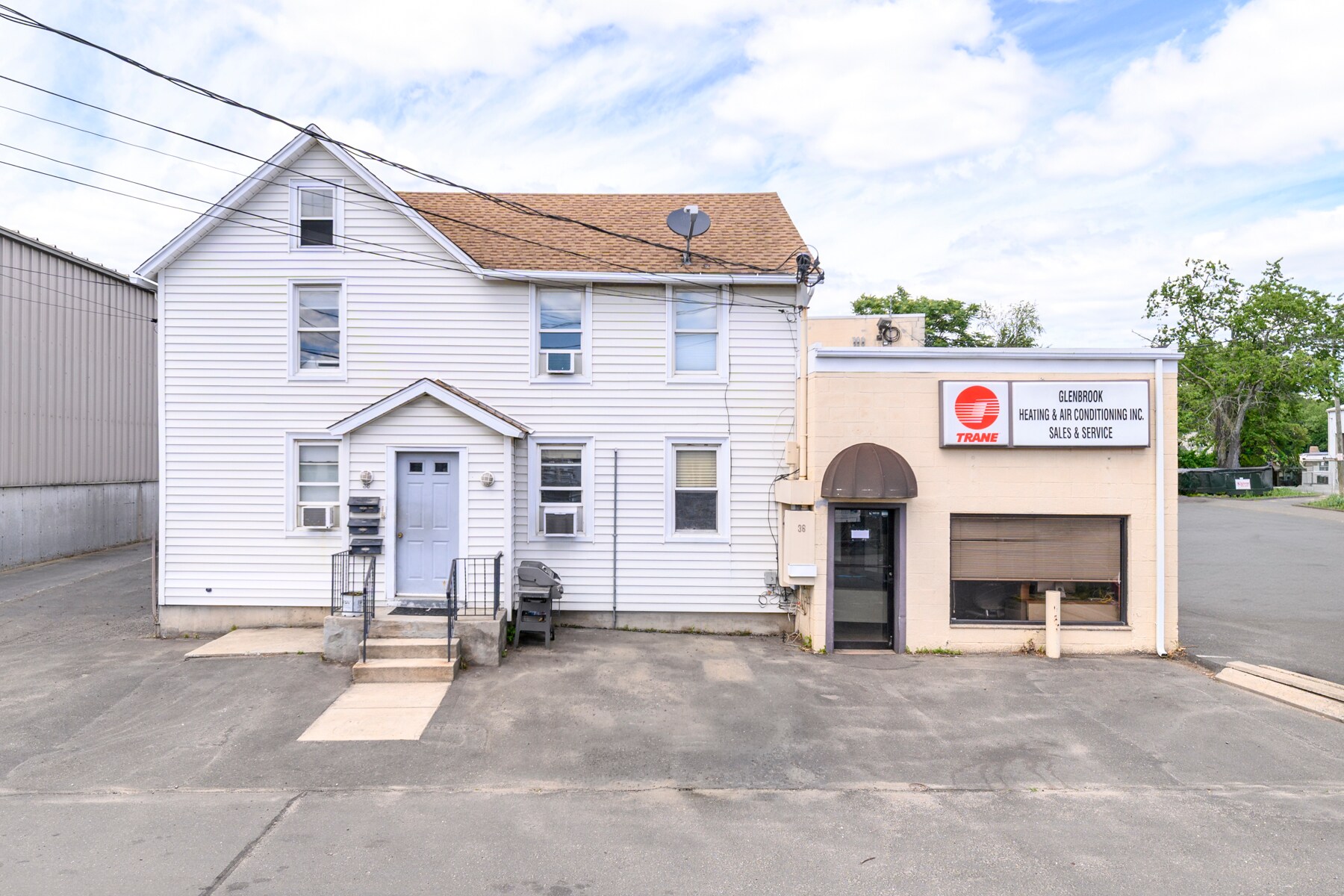 36 Larkin St, Stamford, CT à vendre Photo de l’immeuble– Image 1 sur 8