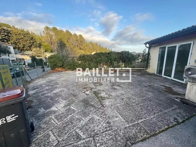 Plus de détails pour Local commercial à louer