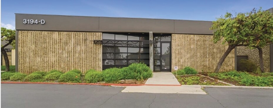 3194 Airport Loop Dr, Costa Mesa, CA à louer Photo de l’immeuble– Image 1 sur 7