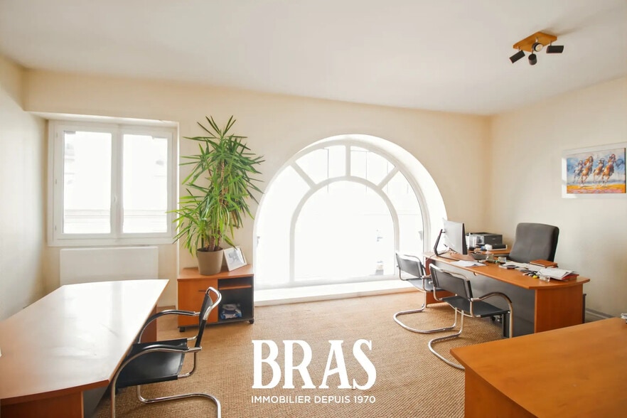 Bureau dans Nantes à louer - Photo de l’immeuble – Image 1 sur 4