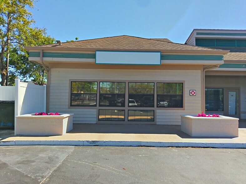 2625 Barna Ave, Titusville, FL à louer - Photo de l’immeuble – Image 3 sur 4