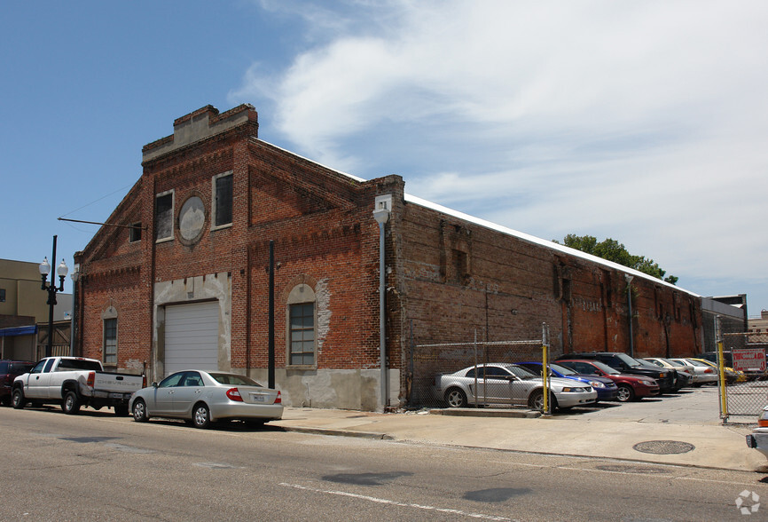 851 Magazine St, New Orleans, LA à louer - Photo principale – Image 1 sur 5