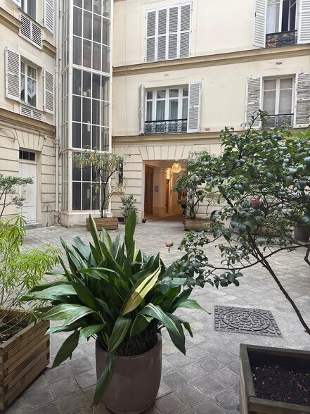 Bureau dans Paris à louer - Hall d’entrée – Image 2 sur 13