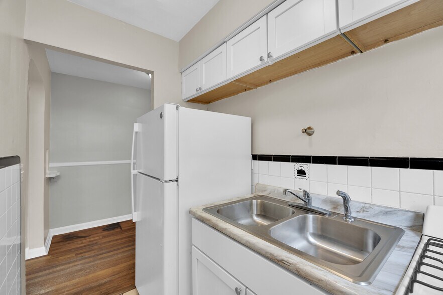 5824 Ridge Ave, Cincinnati, OH à vendre - Photo de l’immeuble – Image 3 sur 9