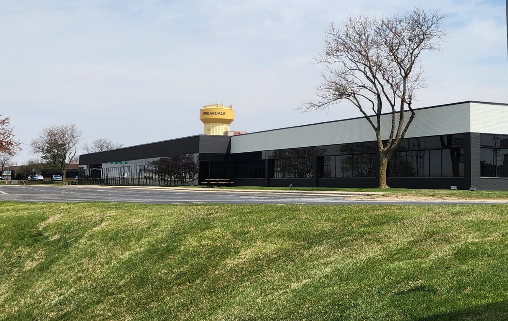 4250 114th St, Urbandale, IA à louer Photo de l’immeuble– Image 1 sur 3