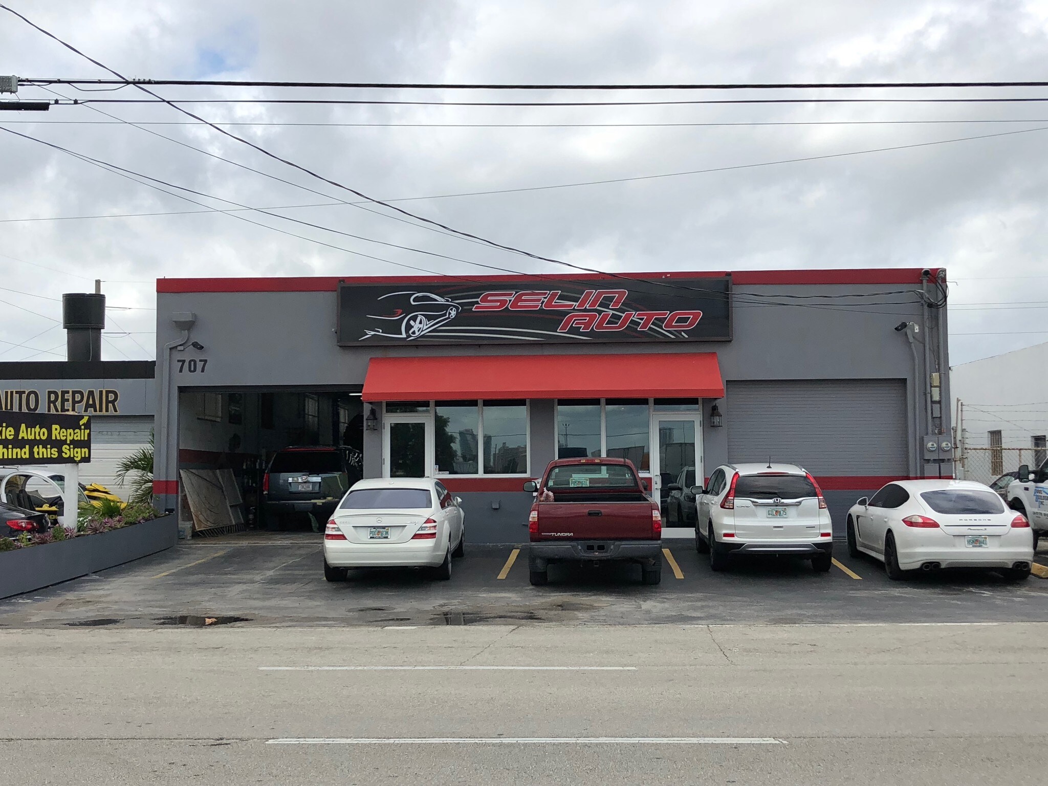 707-709 N Dixie Hwy, Hallandale Beach, FL à louer Autre– Image 1 sur 11