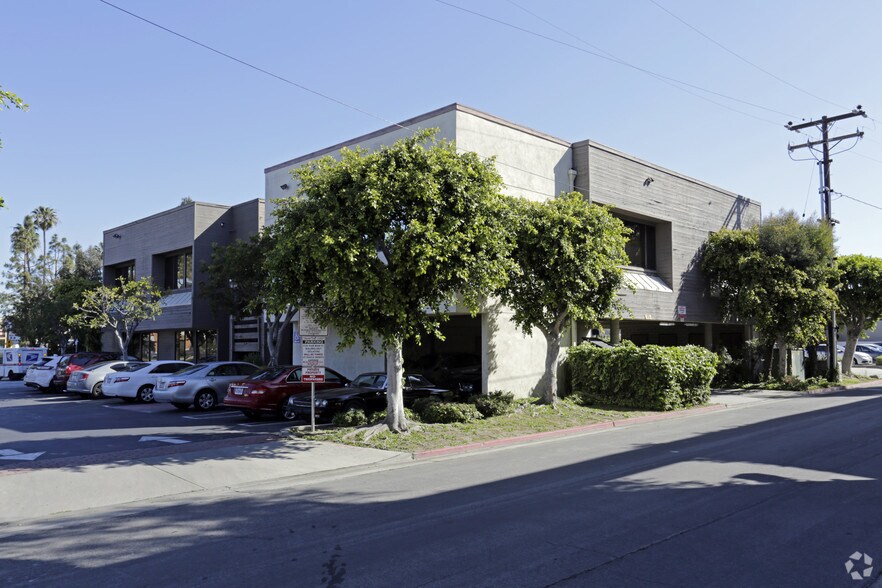 18600 Main St, Huntington Beach, CA à louer - Photo de l’immeuble – Image 2 sur 8