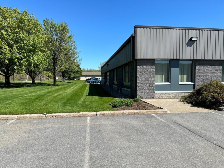 8 Glens Falls Tech Park, Glens Falls, NY à vendre - Photo de l’immeuble – Image 3 sur 11