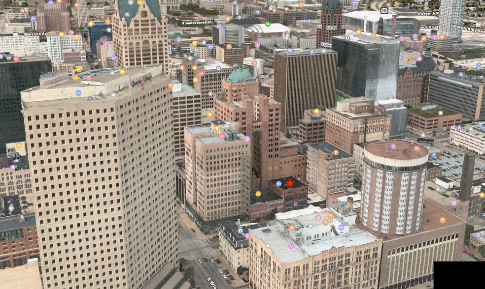 725-729 N Milwaukee St, Milwaukee, WI à vendre - Photo de l’immeuble – Image 2 sur 8