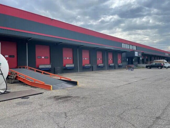 Plus de détails pour 25 Rue Du Mollaret, Saint-Quentin-Fallavier - Local d’activités à vendre