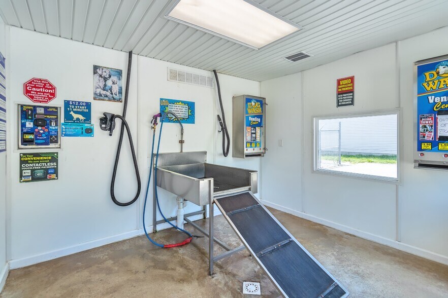 21 Airline Drive Dr, East Alton, IL à vendre - Photo de l’immeuble – Image 3 sur 13