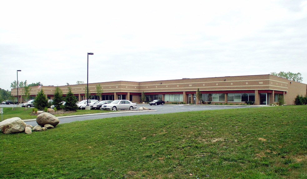 17295 Foltz Industrial Pky, Strongsville, OH à louer - Photo de l’immeuble – Image 2 sur 17